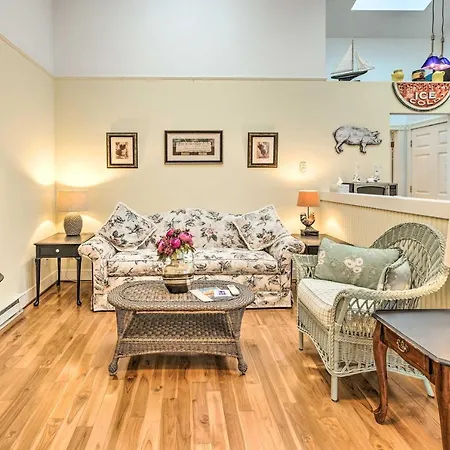 Couples Haven In Frankfort By Lake, Trails And Dtwn